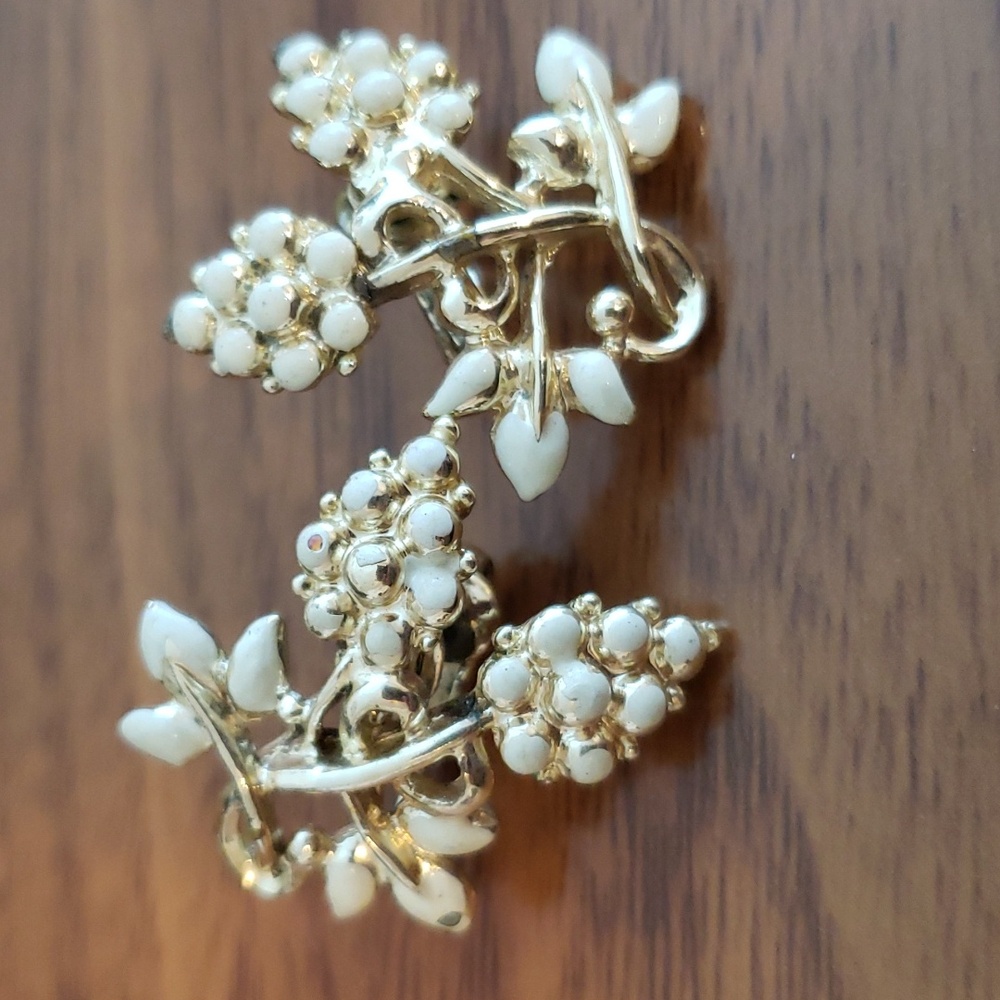 Cora vintage clip on earrings